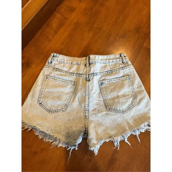 Woman’s new without tags boutique high rise shorts size 10/12 - Picture 3 of 3